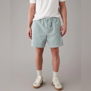 BNWT American Eagle Men’s Light Blue Corduroy 5.5” ‘Flex Trekker Short’